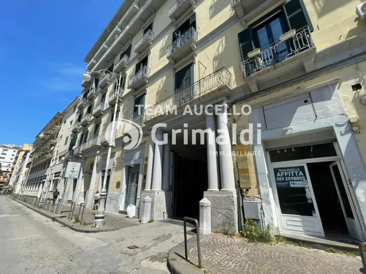 Palazzina commerciale in Corso Giuseppe Garibaldi 201, Salerno, {3} - Foto 1