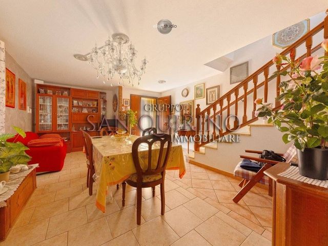 4-room flat in Via Giovanni Borghi 8, Correggio - Photo 1