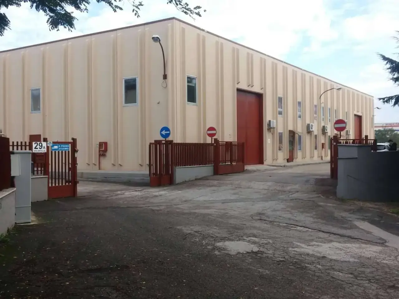 Capannone in Via  delle Antille, Pomezia, {3} - Foto 1