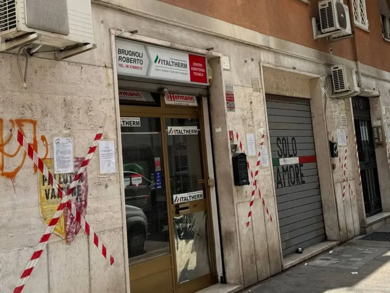 Locale commerciale in Via Giorgio Pitacco 42 Roma, Roma, {3} - Foto 2