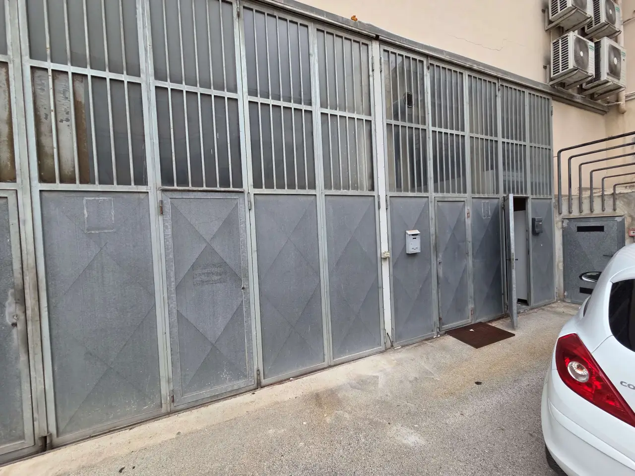 Palazzina commerciale in , Corridonia, {3} - Foto 2