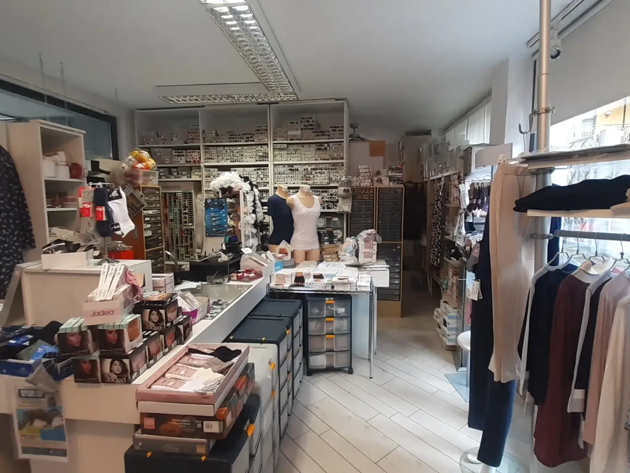 Abbigliamento in Largo Guido Camussi, Gallarate, {3} - Foto 1