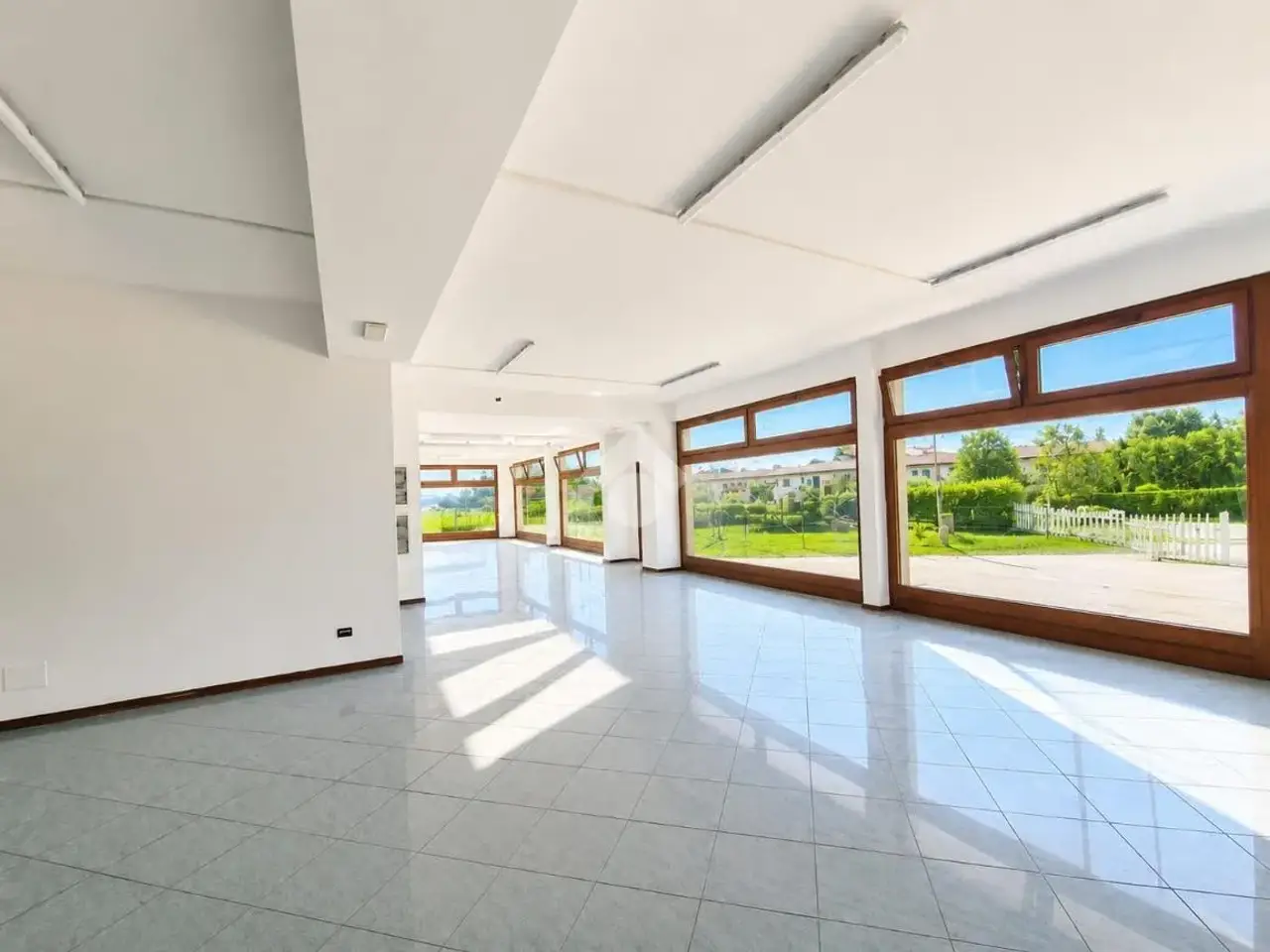 Negozio in Via Postumia Centro 21, San Biagio Di Callalta, {3} - Foto 2