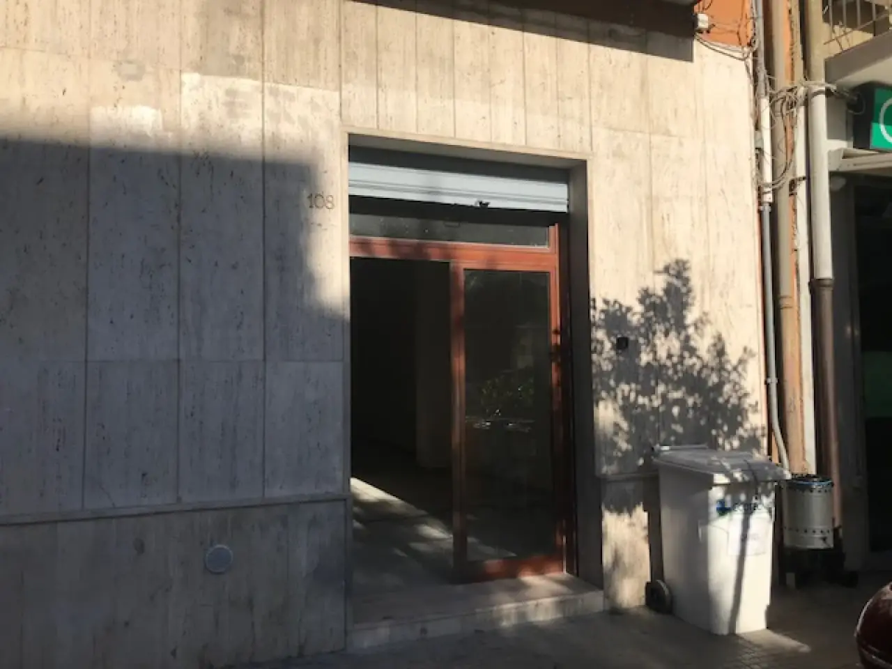 Negozio in Viale Commenda 108, Brindisi, {3} - Foto 1