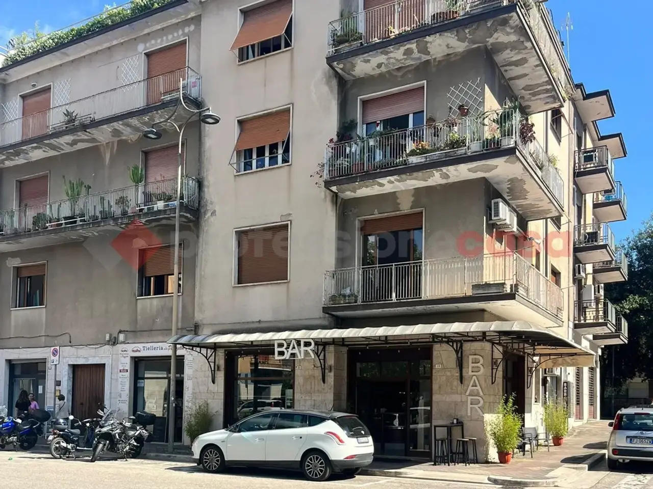Esercizio commerciale in Piazza De Gasperi 18, Cassino, {3} - Foto 2