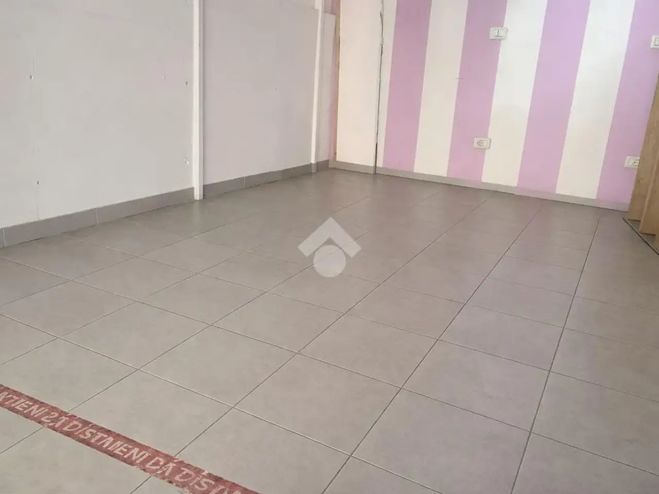 Negozio in Viale Giacomo Matteotti 23, San Severo, {3} - Foto 2