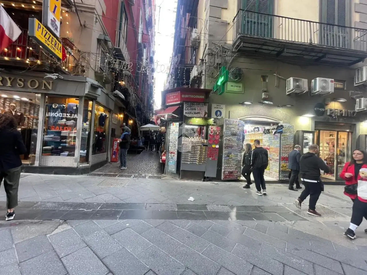 Negozio in Via Chiaia 37, Napoli, {3} - Foto 1