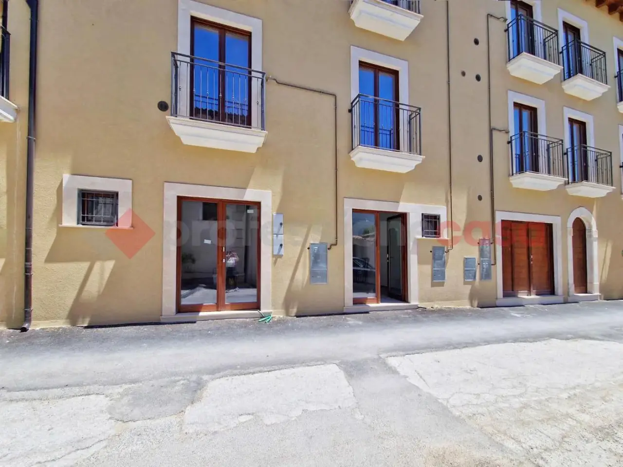 Negozio in Via S. Gregorio Snc, L'Aquila, {3} - Foto 1