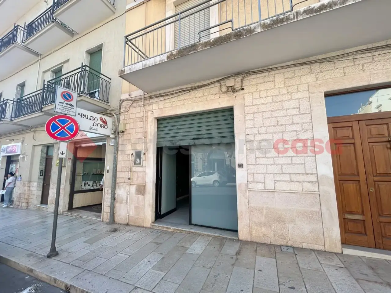 Esercizio commerciale in Via Estramurale, Putignano, {3} - Foto 1