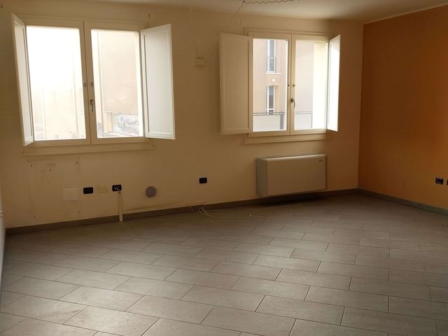 Vierzimmerwohnung in Piazza Guido Ferrari, Alfonsine - Foto 1