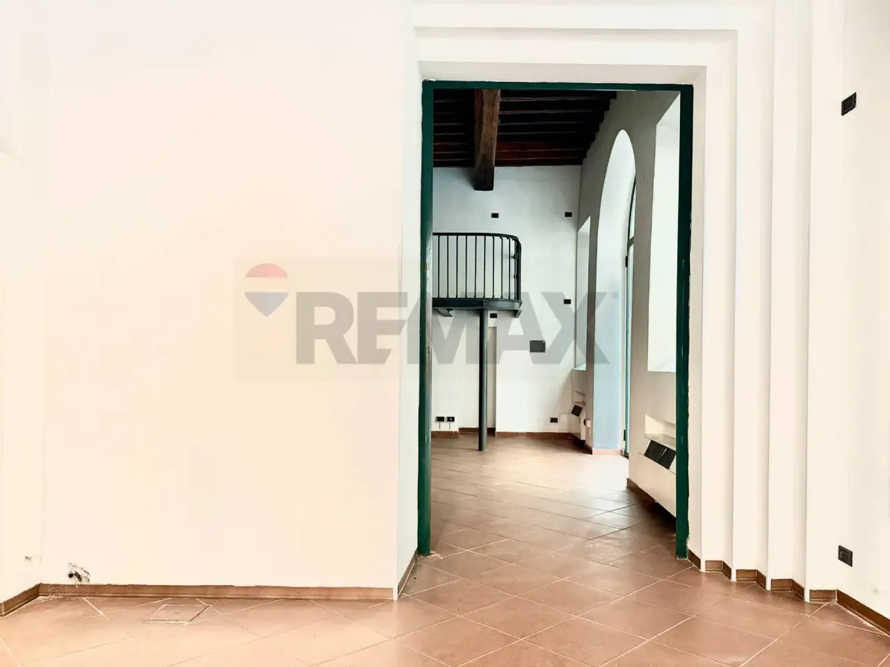 Negozio in Via Canalino 70/72, Modena, {3} - Foto 2