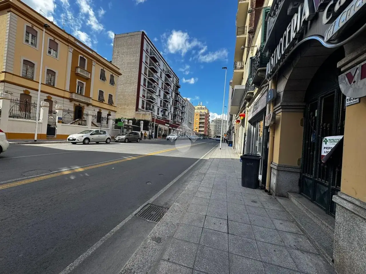 Negozio in Via Sidney Sonnnino 131, Cagliari, {3} - Foto 2