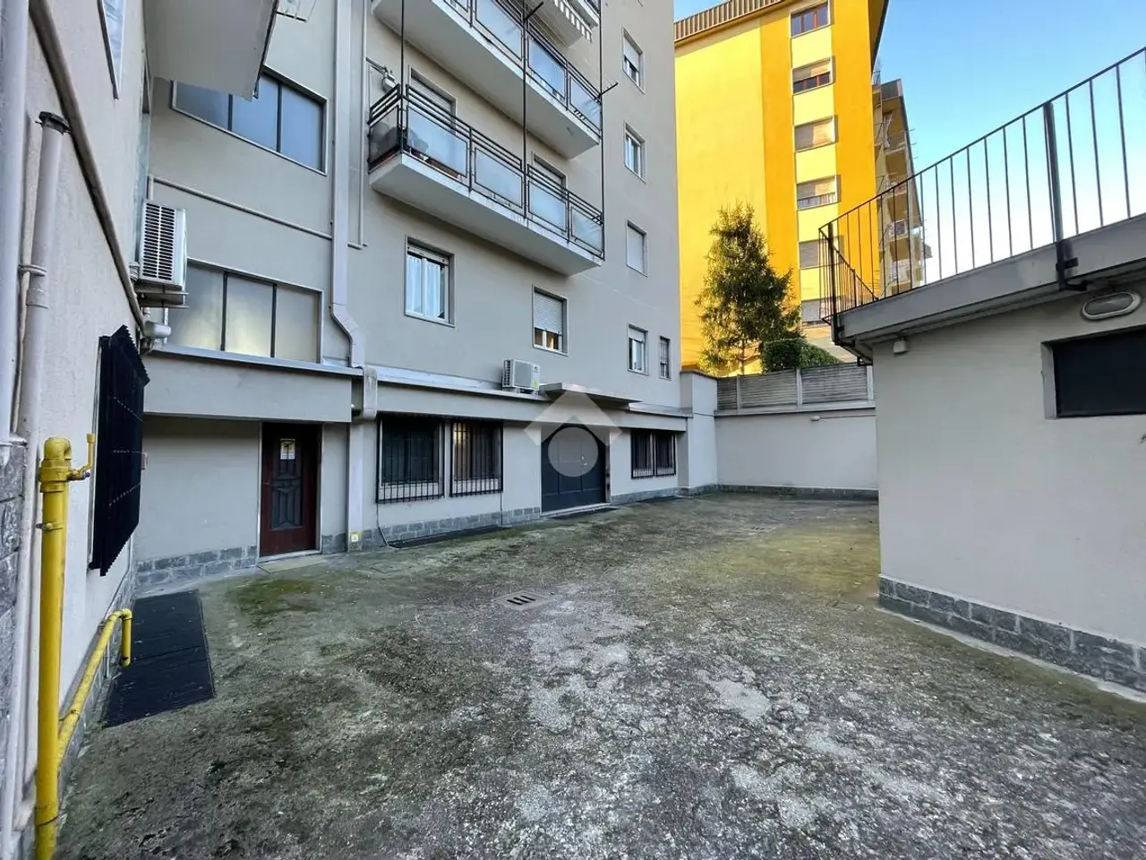Magazzino in Via Torino 26, Busto Arsizio, {3} - Foto 1