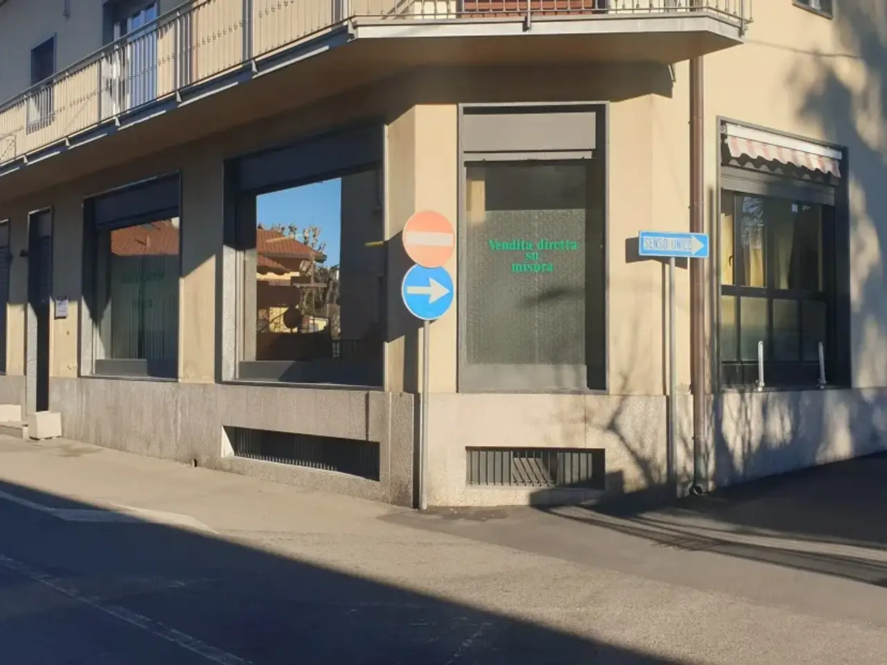 Negozio in , Cabiate, {3} - Foto 1