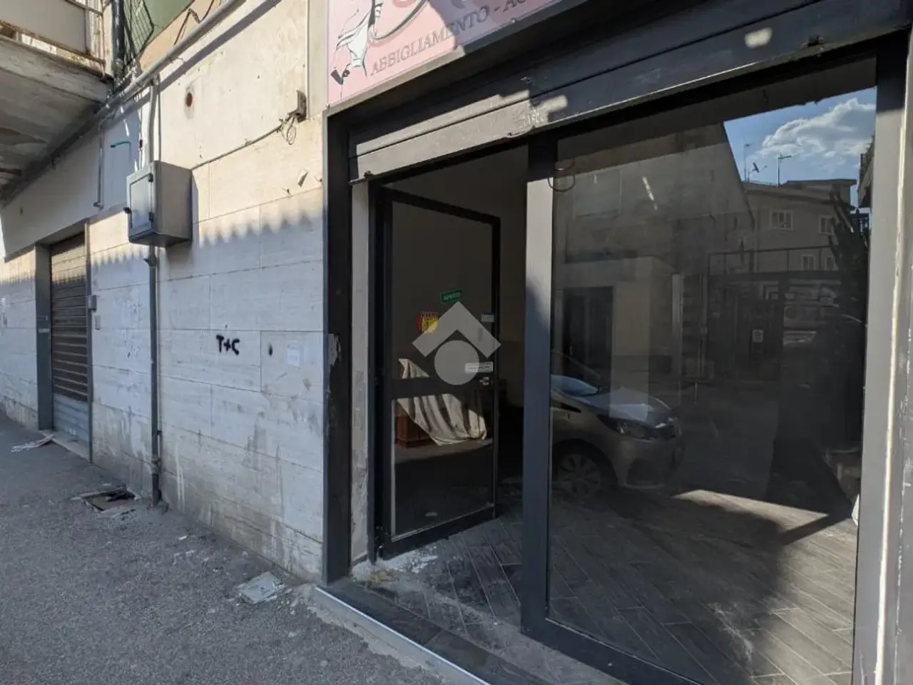 Negozio in Via Arcivescovo Antonio del Giudice 22, Casoria, {3} - Foto 1