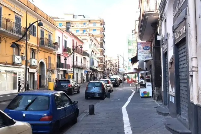 Geschäft in Corso Umberto I, Casalnuovo di Napoli - Foto 1