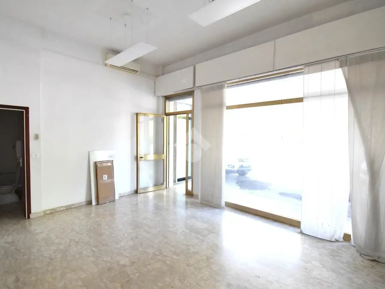 Negozio in Viale Puglia 29, Riccione, {3} - Foto 1