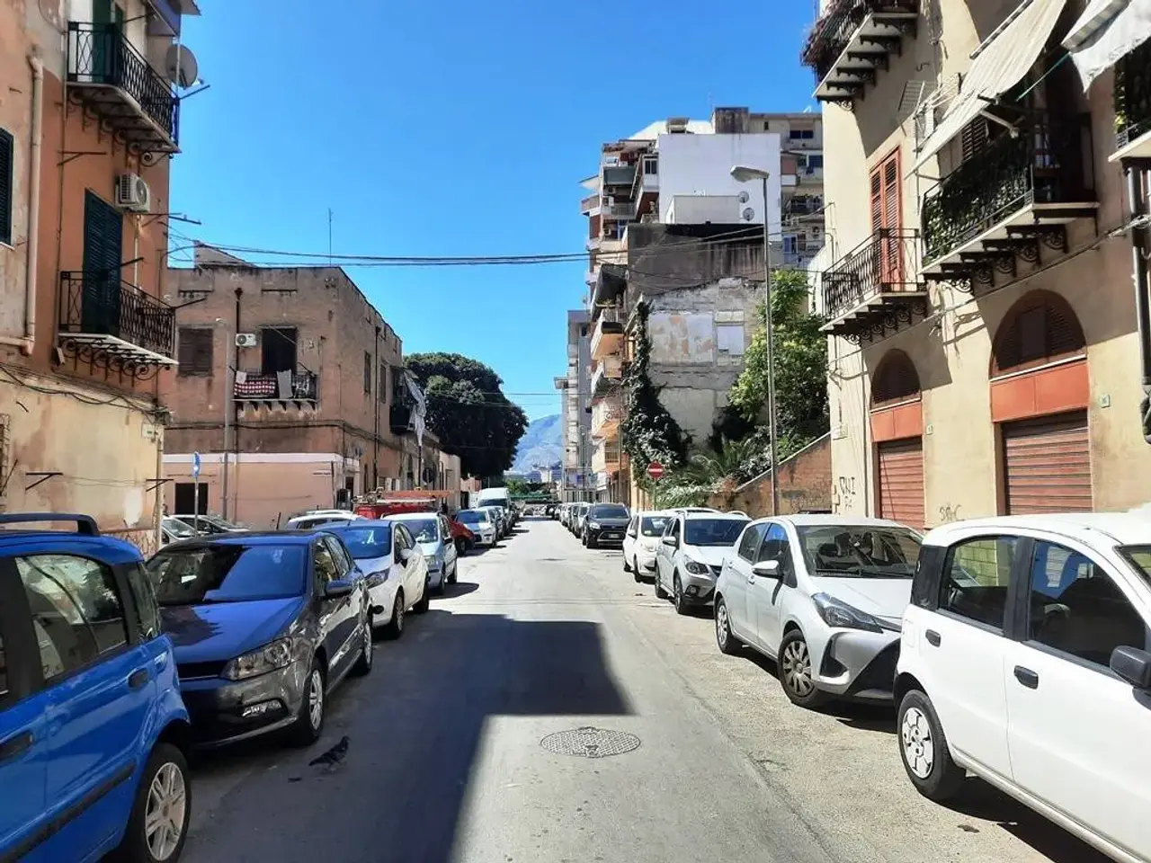 Parcheggio chiuso in Via Aloisio Juvara 11, Palermo, {3} - Foto 1