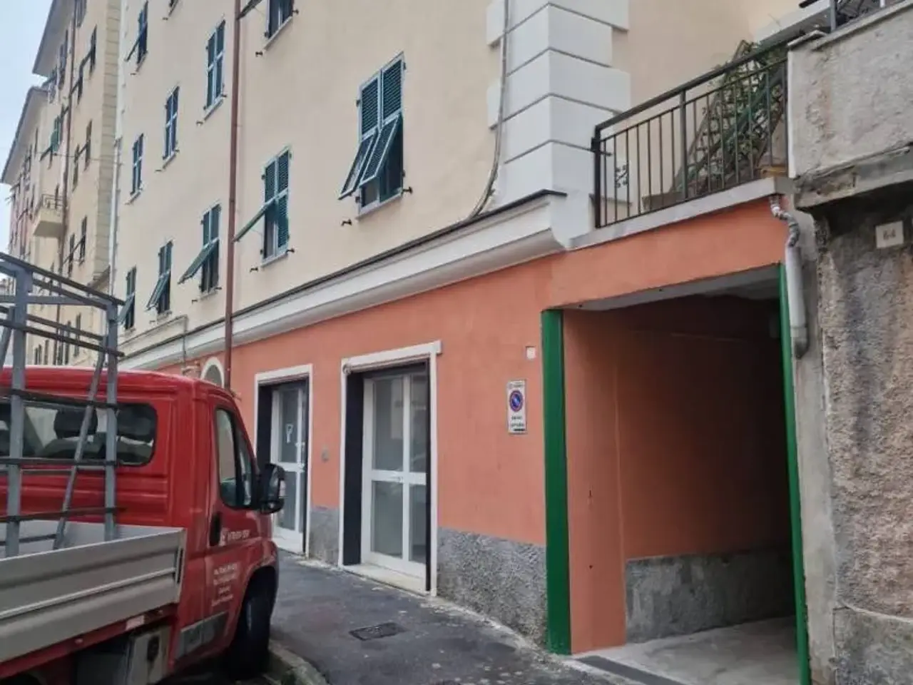 Negozio in Via Antonio Travi, Genova, {3} - Foto 1