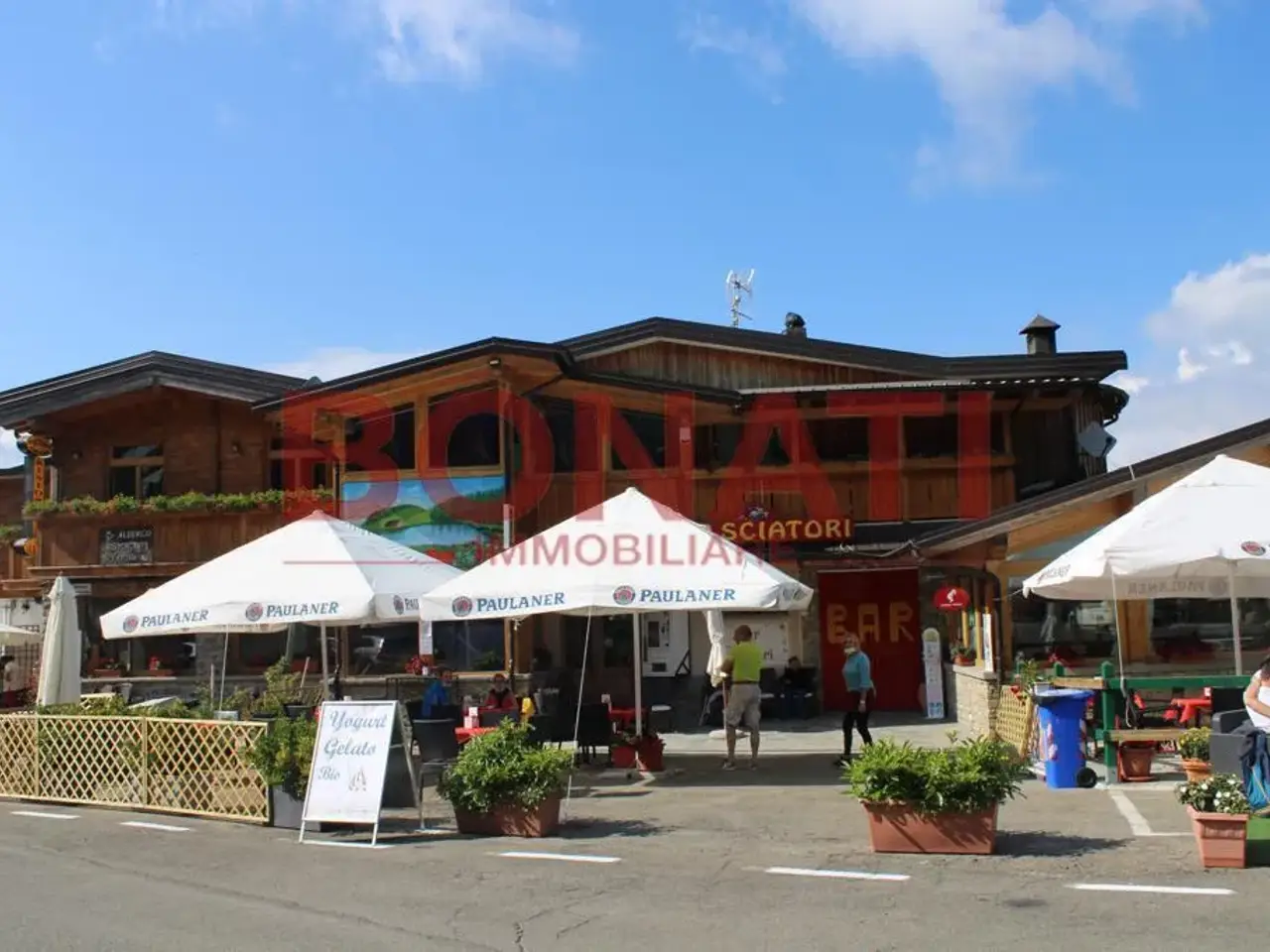 Palazzina commerciale in Piazzale del Lago 6, Ventasso, {3} - Foto 1