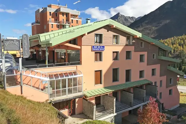 Geschäft in Via Case Sparse del Tonale 100, Ponte di Legno - Foto 1