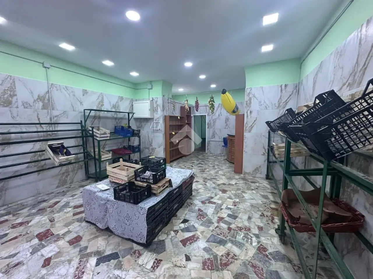 Negozio in Via Regina Margherita 18, Napoli, {3} - Foto 2