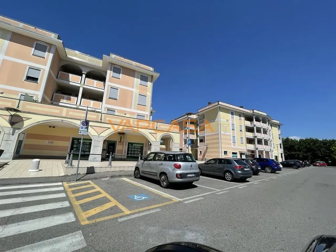 Negozio in Via dell'Armonia, Romano Di Lombardia, {3} - Foto 2