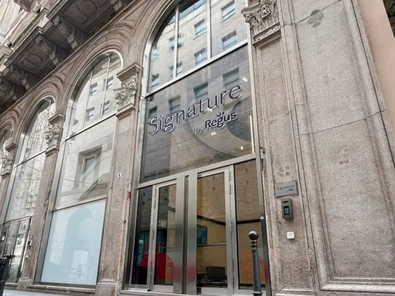 Ufficio in Via San Raffaele 1, Milano, {3} - Foto 2