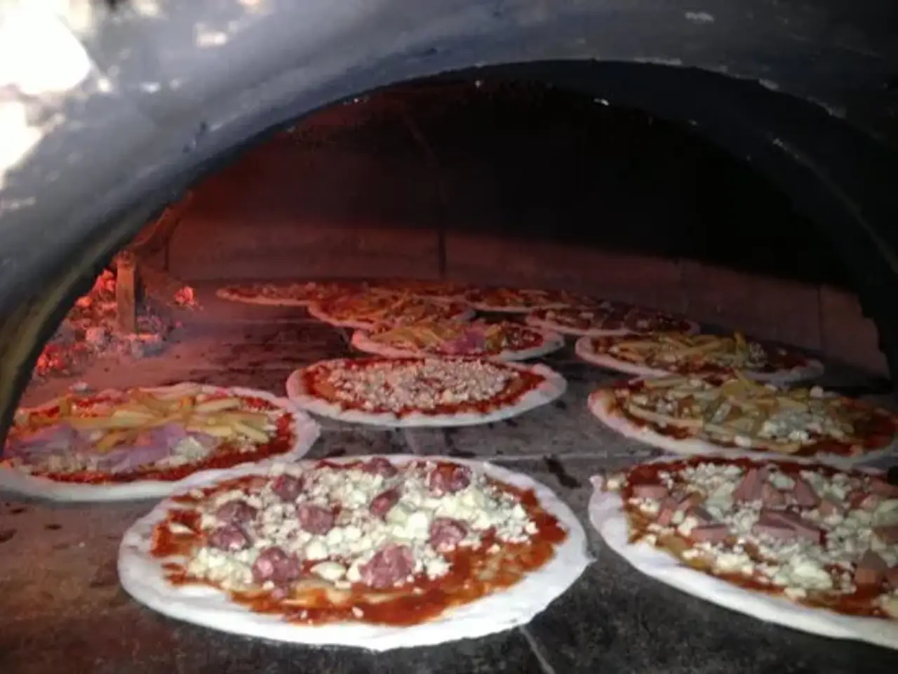 Pizzeria in Via di Sant'Alessio, Lucca, {3} - Foto 1