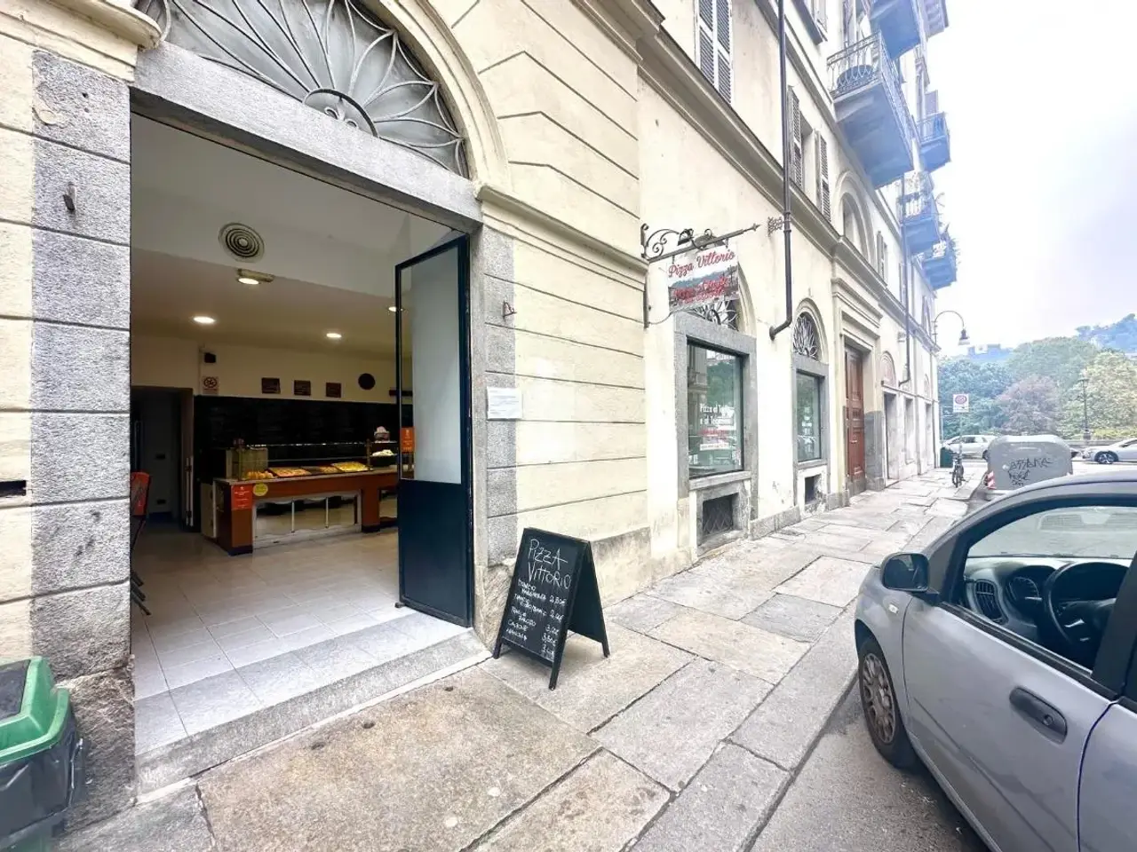 Negozio in Via Maria Vittoria 51, Torino, {3} - Foto 2
