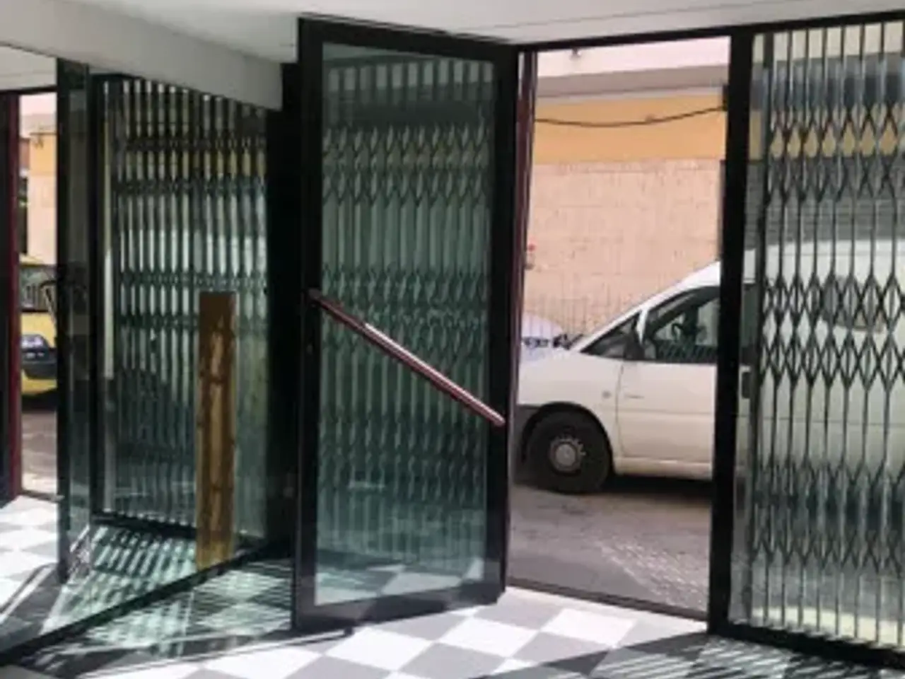 Negozio in Via Benedetto Croce 172, Pescara, {3} - Foto 1