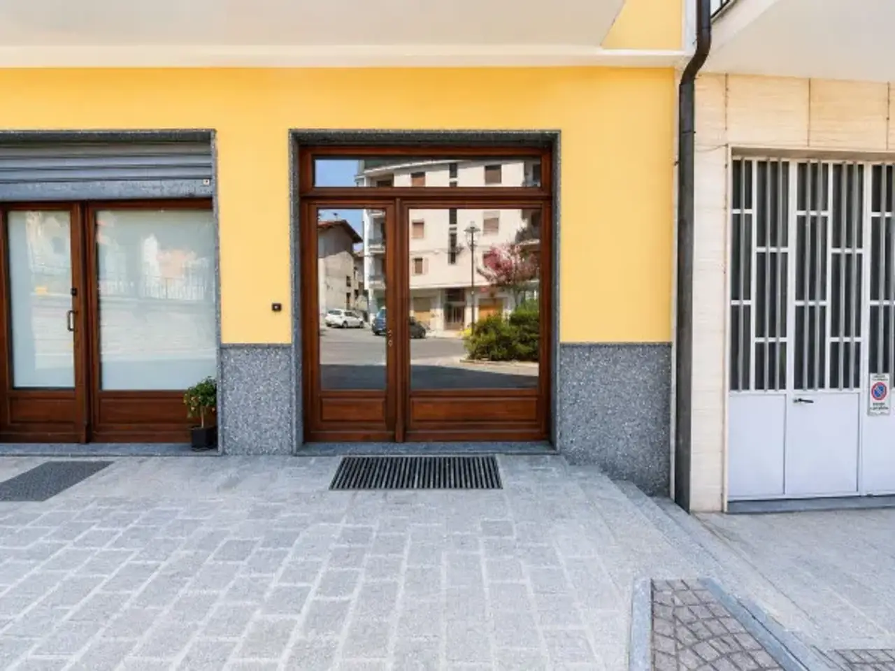 Negozio in Piazza Gugliemo Marconi 20, Canale, {3} - Foto 2