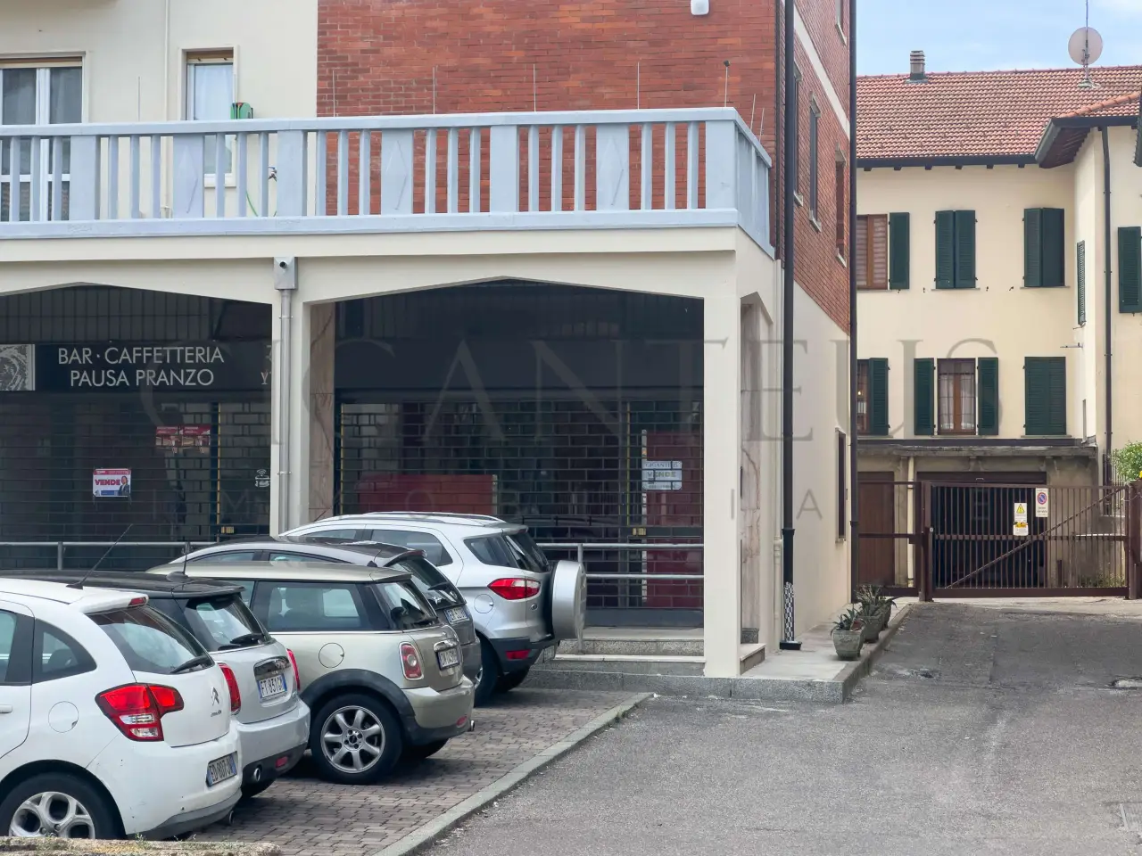Negozio in Piazza Santissimi Giacomo E Filippo  14, Venegono Inferiore, {3} - Foto 1