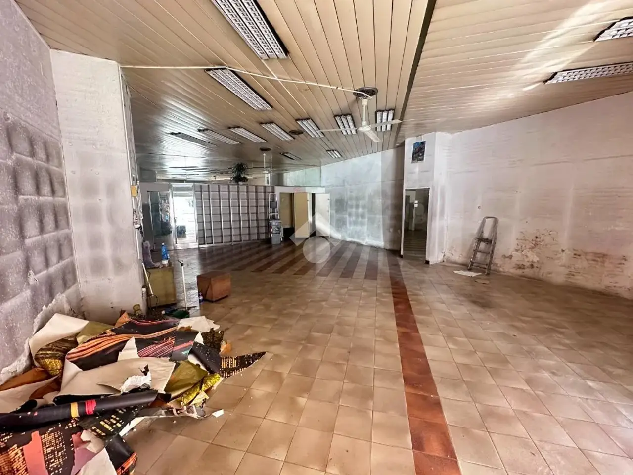 Negozio in Corso Secondigliano 14, Napoli, {3} - Foto 2