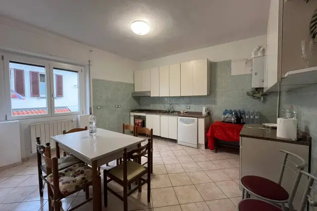 4-room flat in Via Giuseppe Garibaldi, Bregnano - Photo 1