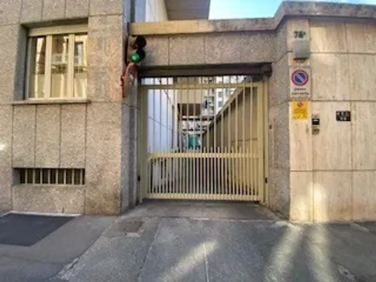 Magazzino in Via Filangieri 14, Torino, {3} - Foto 2