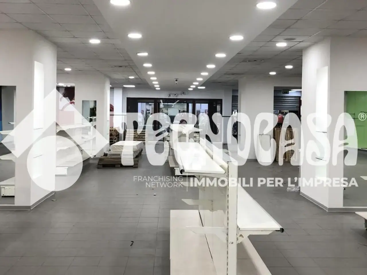 Negozio in Via dei Castelli Romani 12, Pomezia, {3} - Foto 1