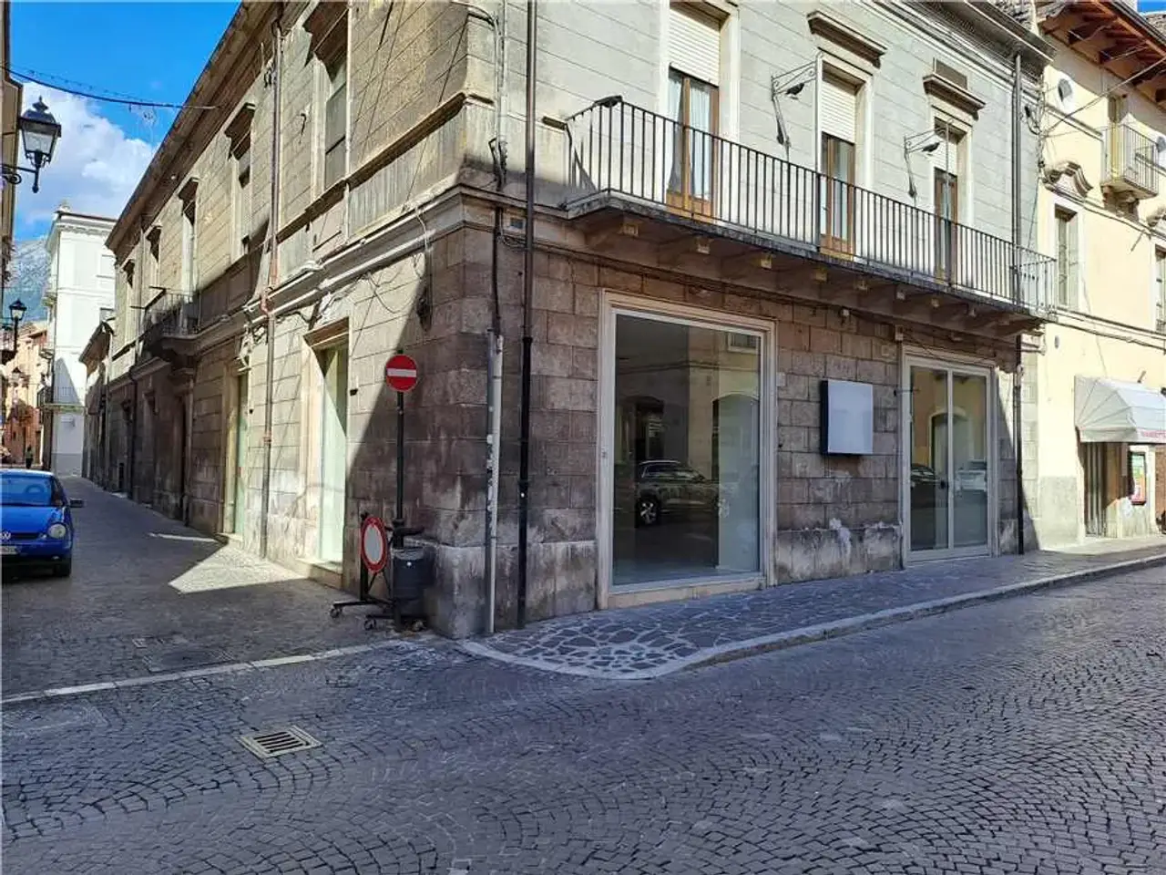 Locale commerciale in , Sulmona, {3} - Foto 2