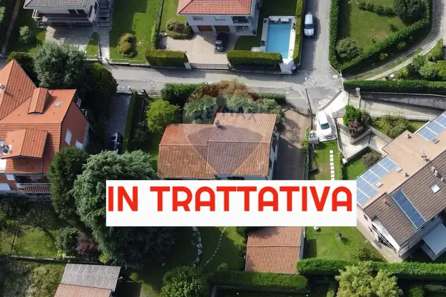 Villa in Via Petrarca 22, Buguggiate - Foto 1