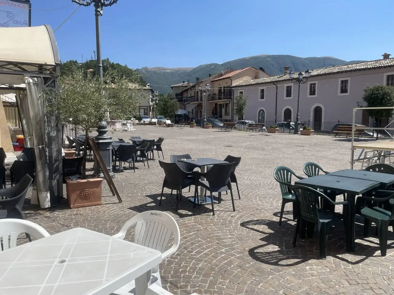 Negozio in Piazza Pontano, Cerreto Di Spoleto, {3} - Foto 2