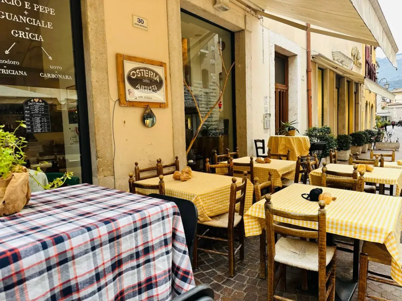 Esercizio commerciale in Via Disciplini Riva del Garda, Riva Del Garda, {3} - Foto 2