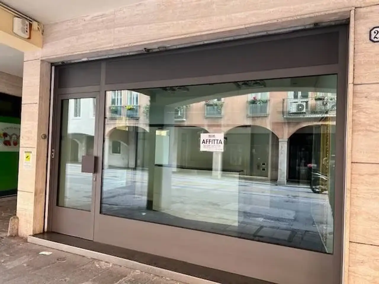 Locale commerciale in Corso Vittorio Emanuele II, Padova, Padova, {3} - Foto 1