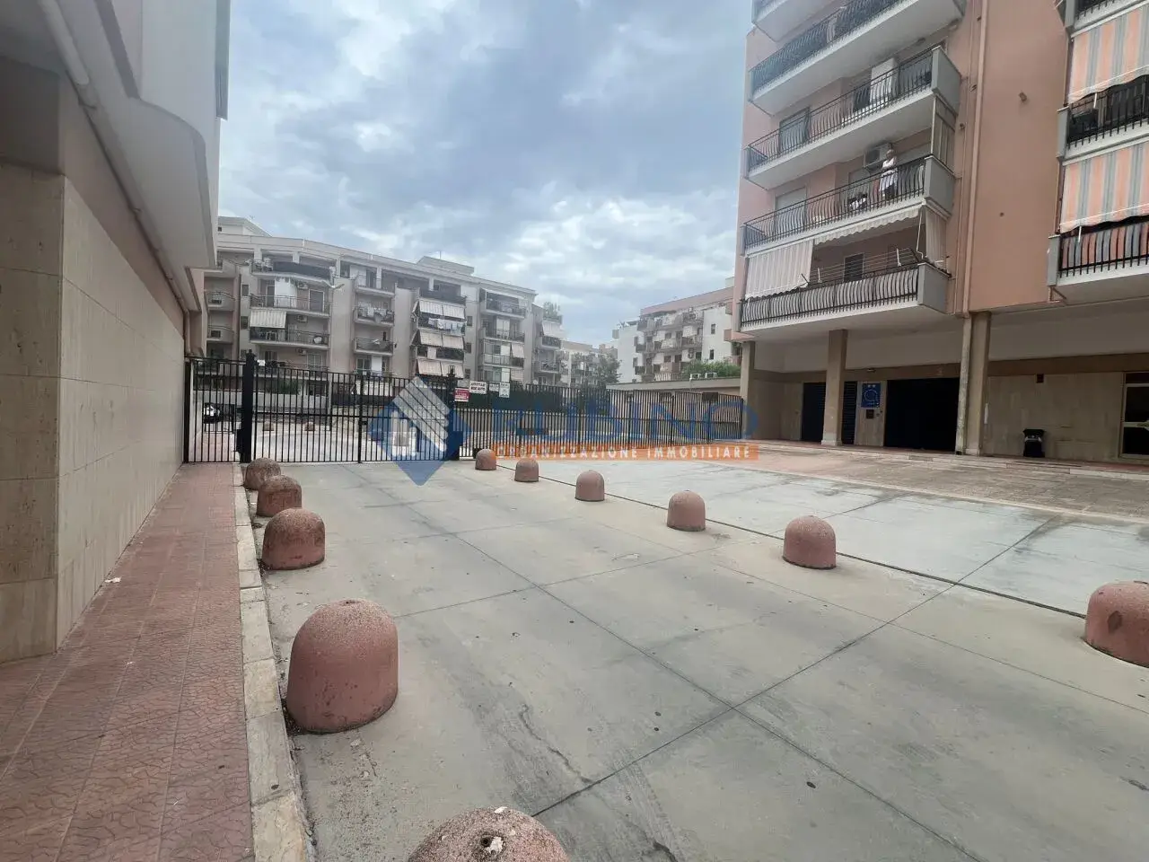 Parcheggio chiuso in Corso Don Luigi Sturzo 141, Trani, {3} - Foto 2