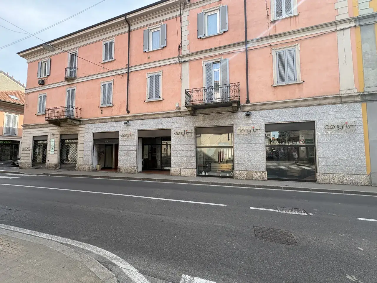 Negozio in Via Caduti della Liberazione, Saronno, {3} - Foto 2