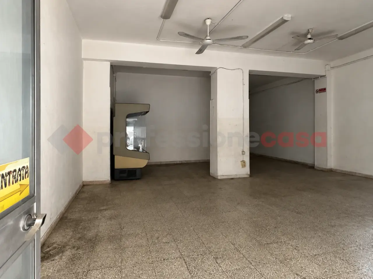 Negozio in Via Leonida 88/90, Taranto, {3} - Foto 2
