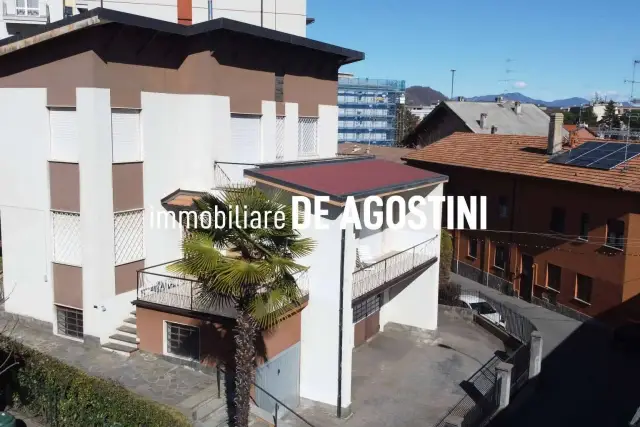 Villa in Via Mottarone 8, Arona - Foto 1