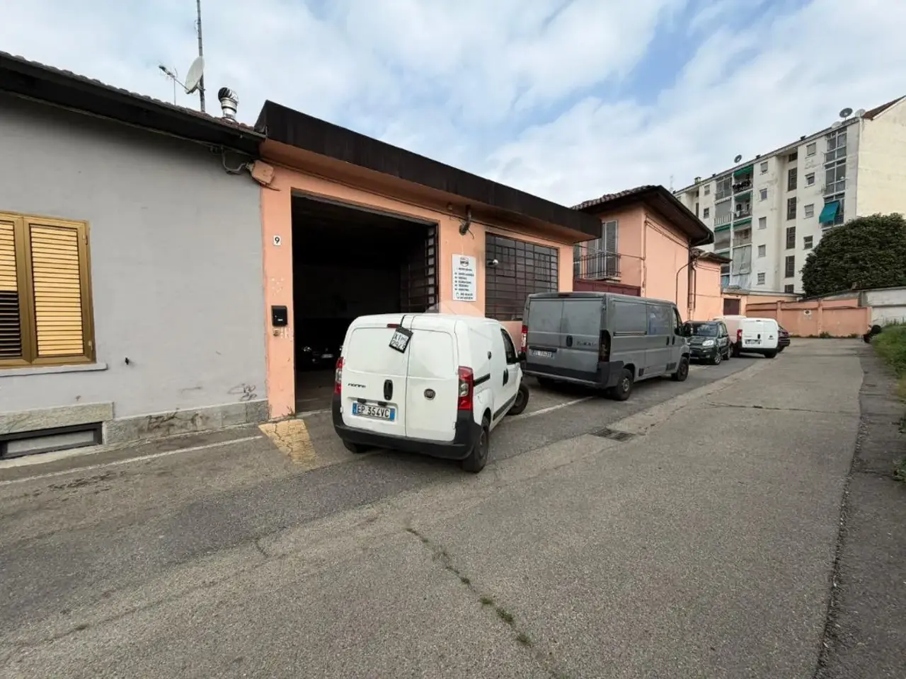 Negozio in Str. della Commenda 9, Torino, {3} - Foto 2