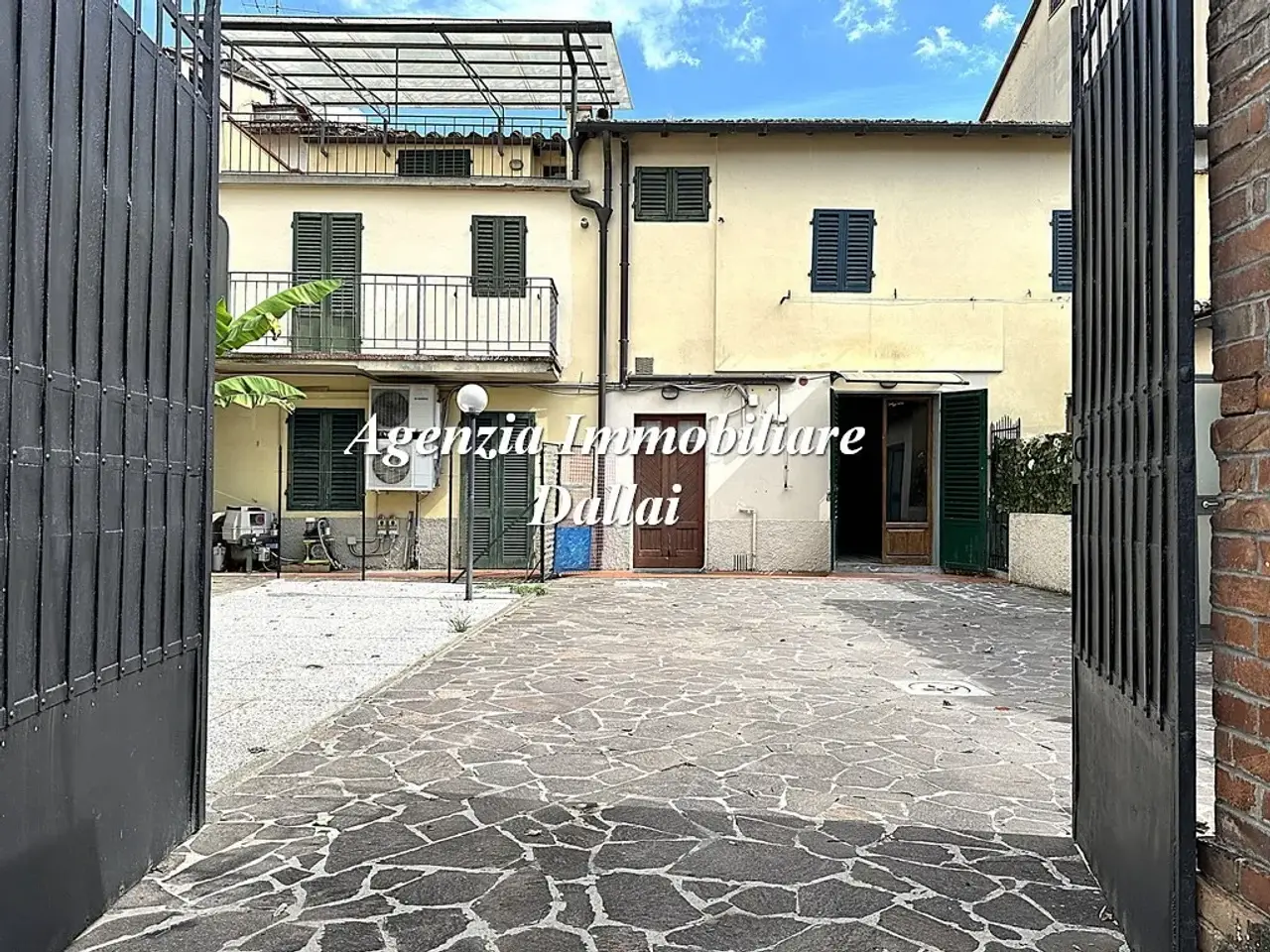 Palazzina commerciale in Via Roma 29, Scarperia e San Piero, {3} - Foto 2