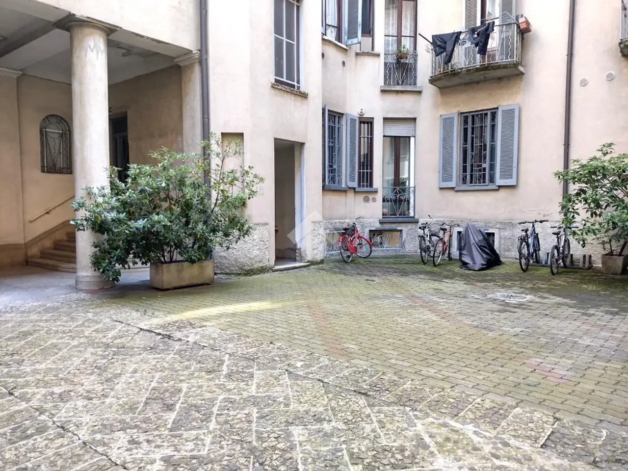 Magazzino in Via Monte Nevoso 8, Milano, {3} - Foto 1