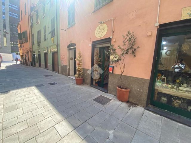 Negozio in Via Borgo degli Incrociati 32, Genova - Foto 1